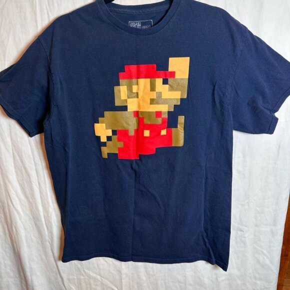 Super Mario Pixelated Mario Mens L TeeShirt NWOT - Picture 1 of 3